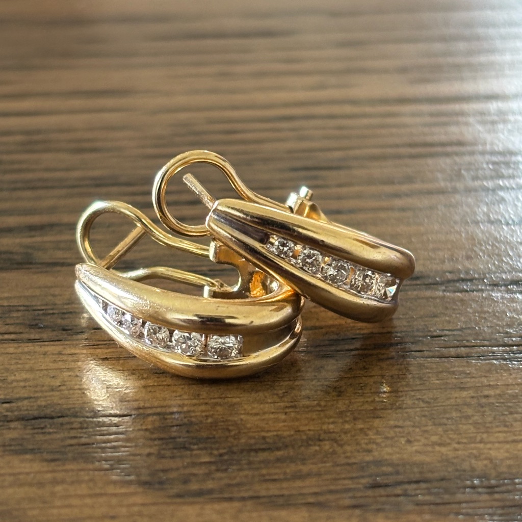 14k Gold Huggie Earrings 950$